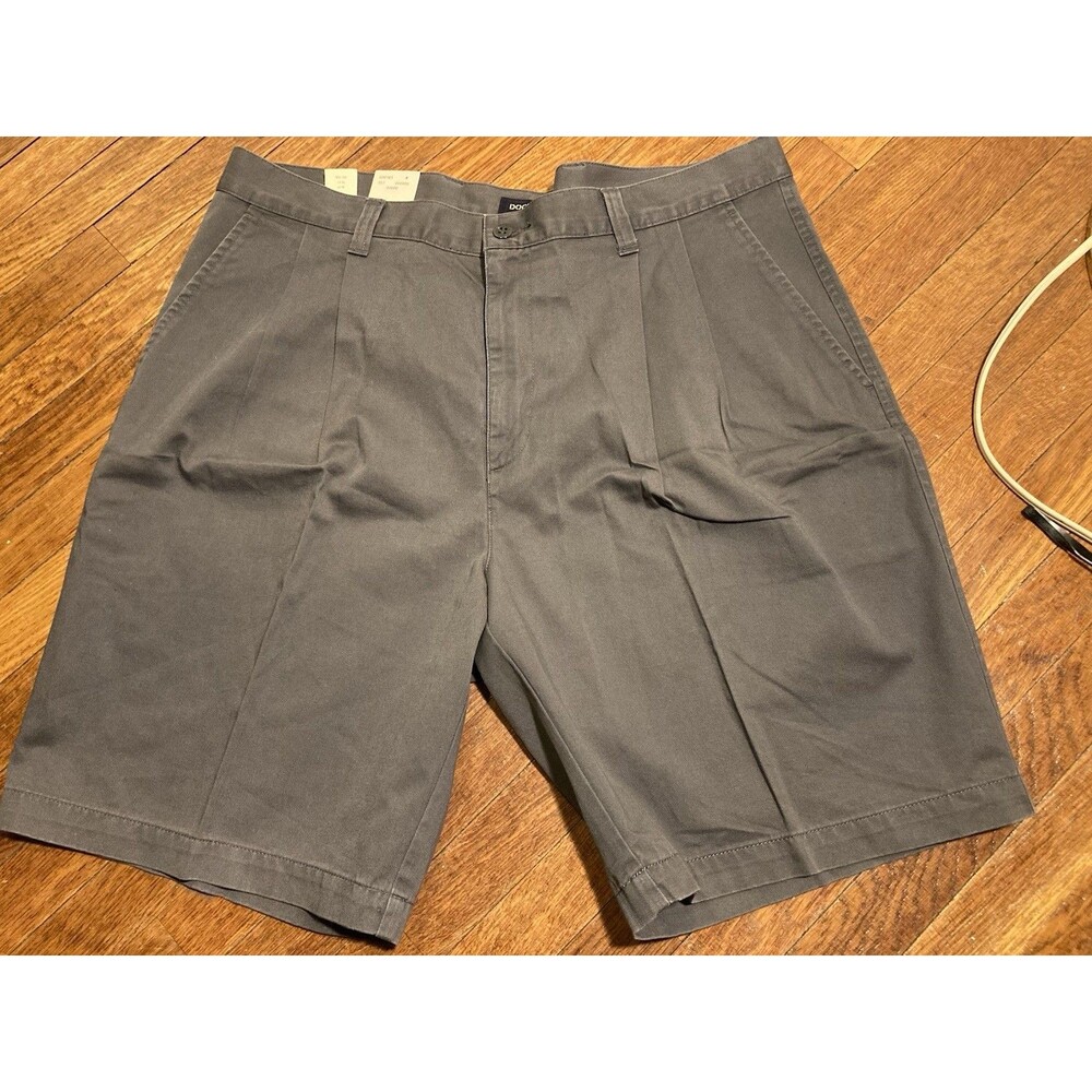 New Vintage Dockers Khakis Mens 38 Pleated Cotton Shorts NWT Bermuda Olive Brown
